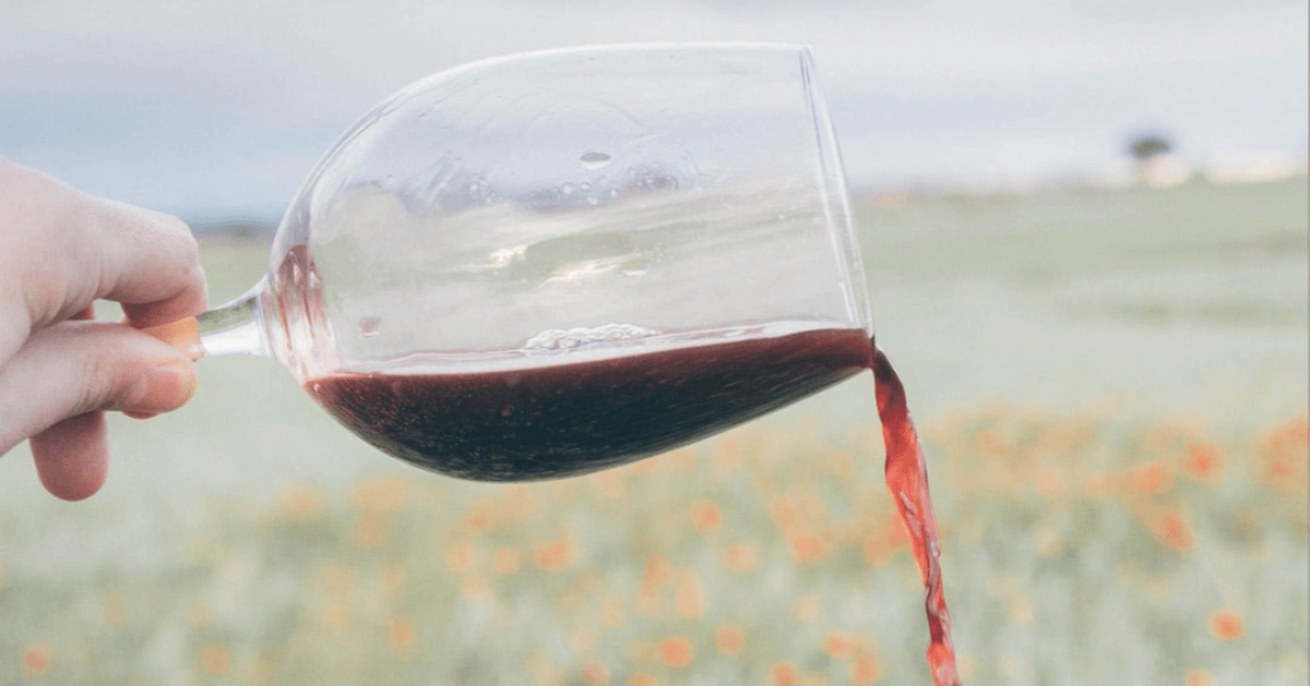 How Many Calories in a Glass of Red Wine + Health Benefits